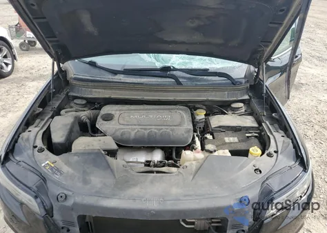 2019 Jeep Cherokee Latitude z USA, uszkodzony, nr VIN 1C4PJLCB4KD172053